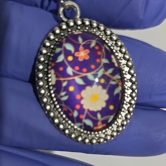 Handcrafted Floral Pendant Necklace with Silver Chain – Botanical Elegance - Picture 4 of 8